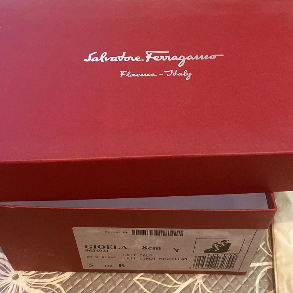 Brand new never wear, Salvatore Ferragamo Wedge